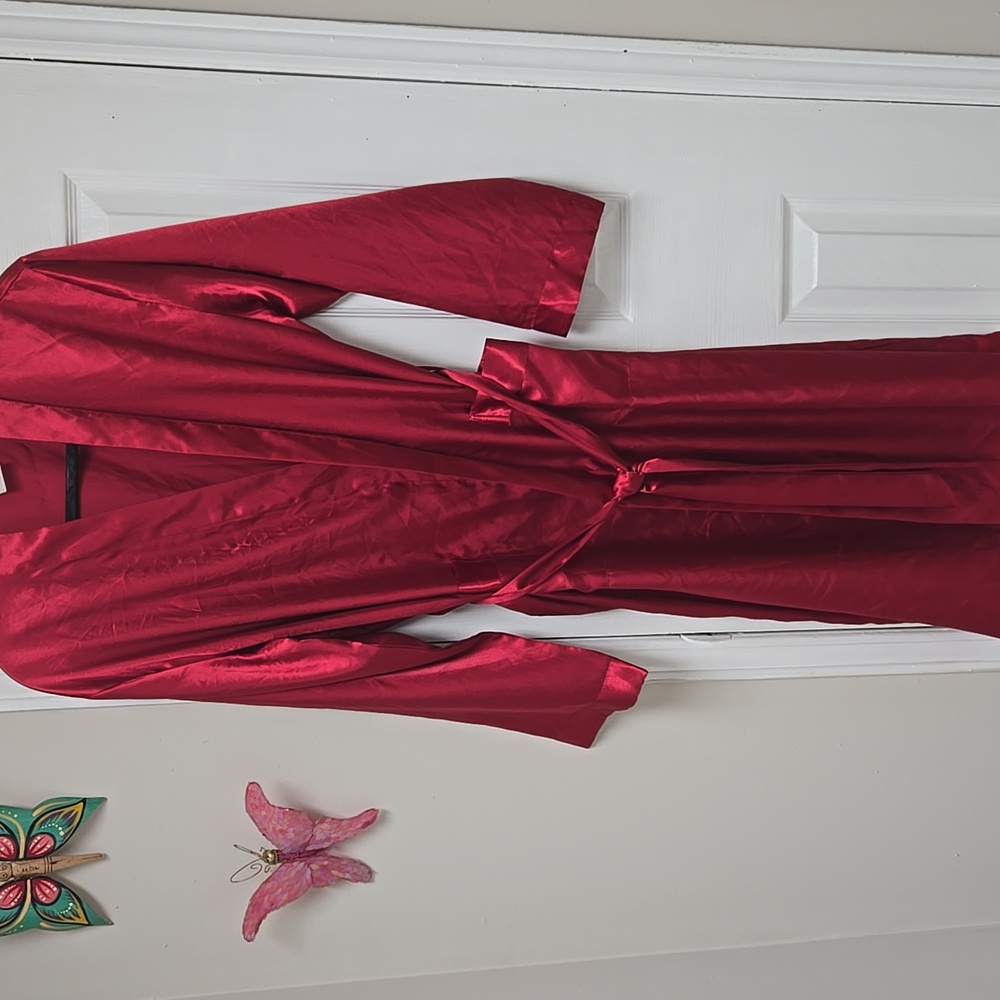 Unbranded satin robe with 2 pockets & belt. Wrap around style, red
